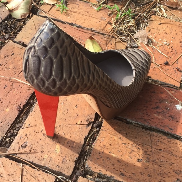 Grey Snakeskin All Leather Platform Pump with - Picture 4 of 5